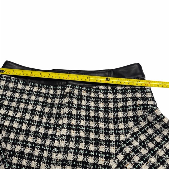 Venus size 12 Stylish Tweed Black and White Plaid Skirt - Picture 3 of 5